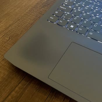 Lenovo Bilgisayar 4 Aylık Lenovo Bilgisayarın Kasası Aşındı