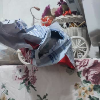 Aras Kargo Kuryesi Paketimi Açıp Kapıya Bırakmış