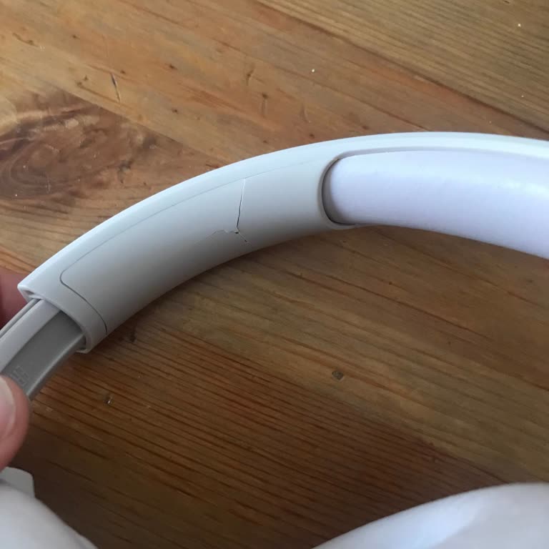 JBL Bluetooth Kulaklık Çatlağı