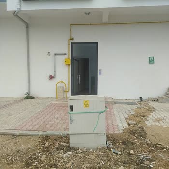 YEPAŞ (Yeşilırmak Elektrik Perakende) Bina Girişindeki Elektrik Dağıtım Kutusu Tehlike Yaratıyor