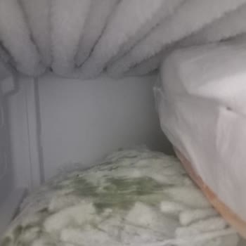 Yazarlar Mobilya 2071 MB Dikey Dondurucu Beyaz Buz Tutuyor