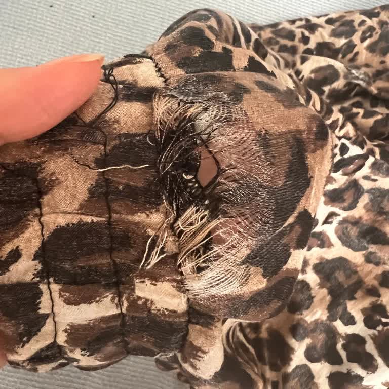 2she Butik 700₺'lik Pantolon İlk Giymede Yırtıldı