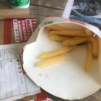 Burger King İzmir Çınarlı Şubesi Patatesin İçinden Çivi Çıktı