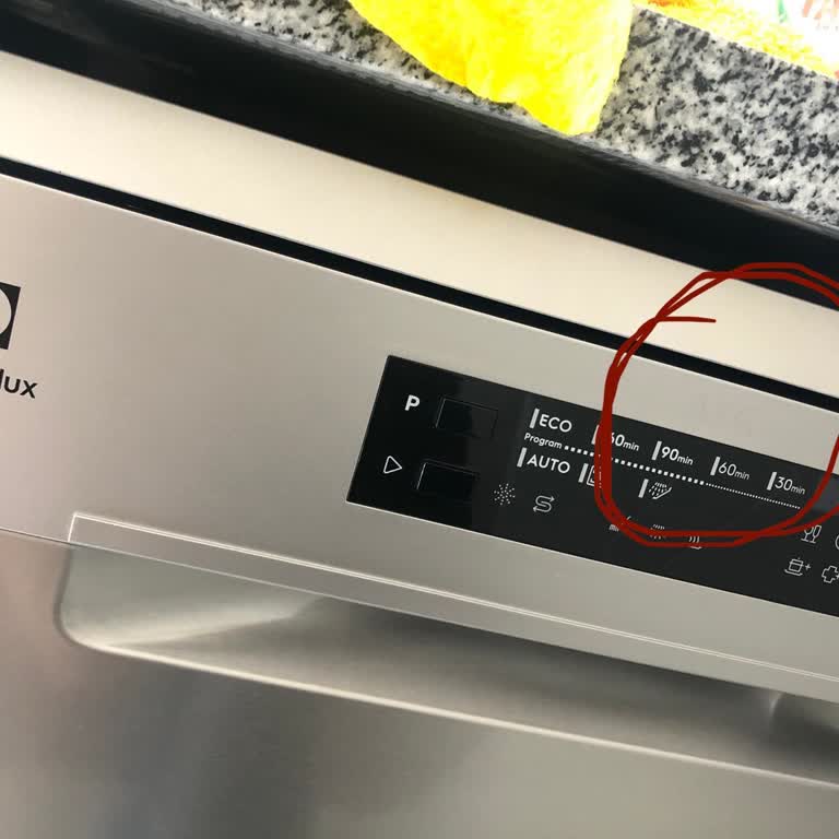 Electrolux Olarak Aldığım Ürün AEG'nin Eski Parçalarını Kullanıyor