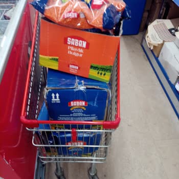 BİM Mağaza Çalışanlarının Ürünleri Tanıdıklarına Koli İle Ayırmaları