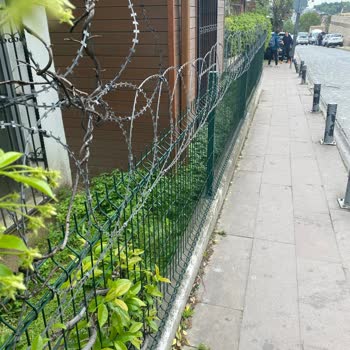 Fatih Belediyesi Fatih Kaleboyu Caddesi Ve İstenmeyen Jiletli Teller