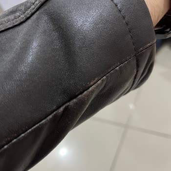 Yeni Derimod Montumun Dikiş Yerlerinde Renk Bozulması