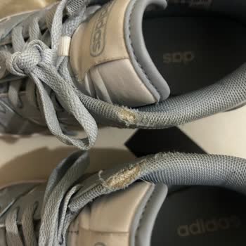 1 Ayda Yırtılan Adidas: Deichmann Kalite Sorunu