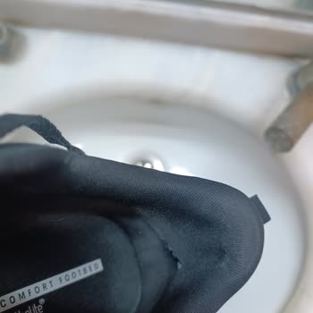 In Street Reebok Kusurlu Ürün Satışı İlgisizliği