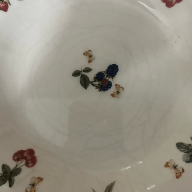 Jumbo Yemek Takımı Tabanında Kararma Ve Çizik Görünümü