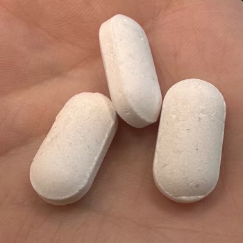 Collegen Forte Premium Kolajen Takviyesinin Üstünde Kir, Kıl Parçaları