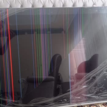 Hepsiburada Onvo 70" Panel Kırık