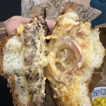 Goldenfingers Philly Cheese Steak Kalitesizleştiren Manisa Şubesi Malzeme Koymuyor