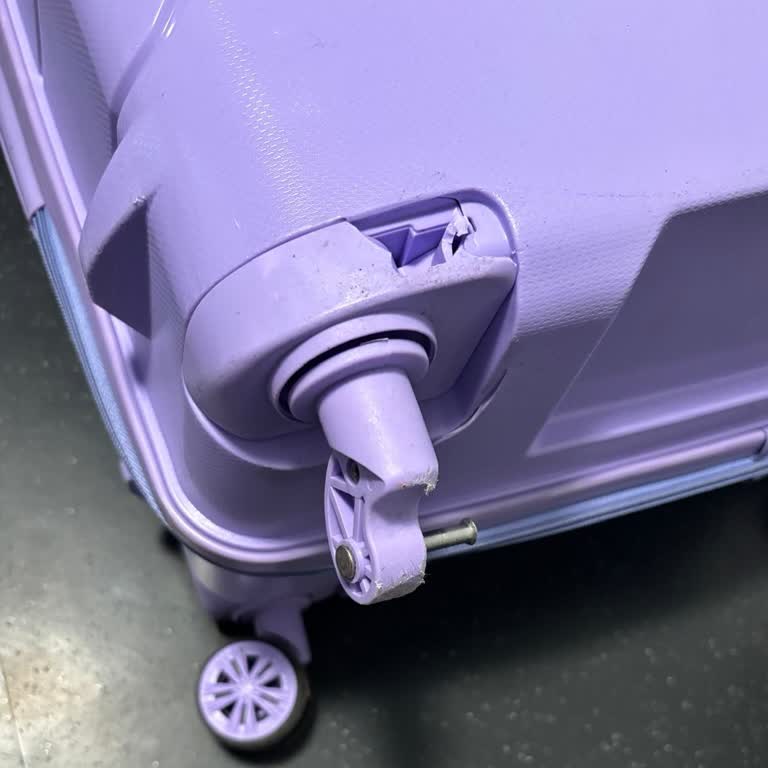 Sunexpress Kırdığı Valizin Parasını Ödemiyor