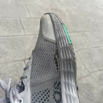 Adidas Ayakkabı İyi Diyerek Alıyoruz, Paramızla Rezil Oluyoruz.