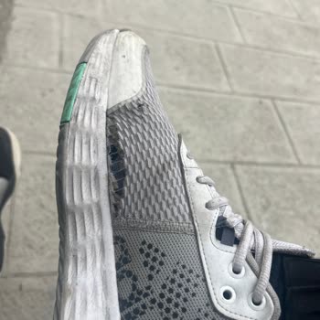 Adidas Ayakkabı İyi Diyerek Alıyoruz, Paramızla Rezil Oluyoruz.