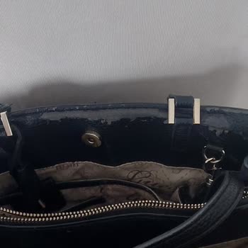 Guess Çanta Derisinin Dökülmesi Hakkında
