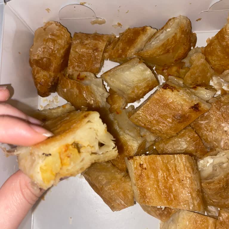 Alnıaçıklar Cafe Restaurant Böreklerin İçinden Böcek Çıkı.