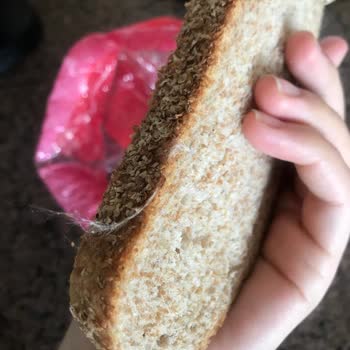 Şok Market Kepekli Ekmeğimde Tuhaf Cisim