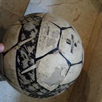 Decathlon Mağazası Garantili Futbol Topu