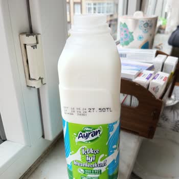 Sütaş Ayranda Kapak İçinde Leke