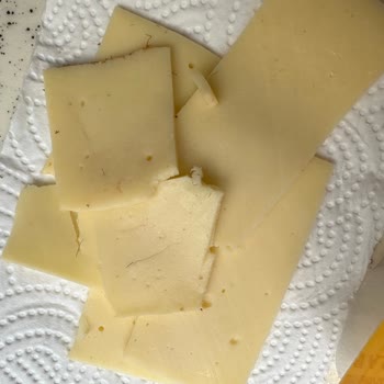 Tarabya Peynir Tarabya Dilimli Kaşar Peynirin İçinden Kıl Çıktı