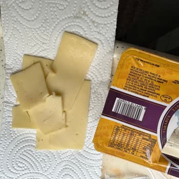 Tarabya Peynir Tarabya Dilimli Kaşar Peynirin İçinden Kıl Çıktı