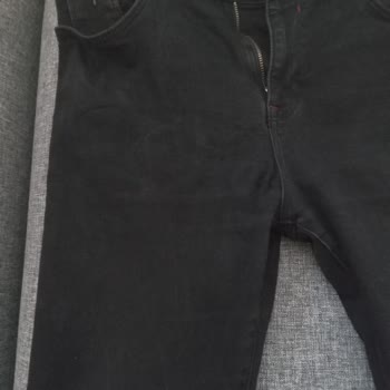 Colin's Pantolonunda Beyaz Çizgiler