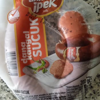 Tansaş Market Sttsi Yaklaşmış Sucuğu İndirim Yapıp Satıyor