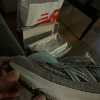 New Balance 990 V6 Alt Kısmında Açılma!