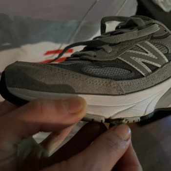 New Balance 990 V6 Alt Kısmında Açılma!