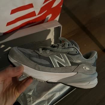 New Balance 990 V6 Alt Kısmında Açılma!
