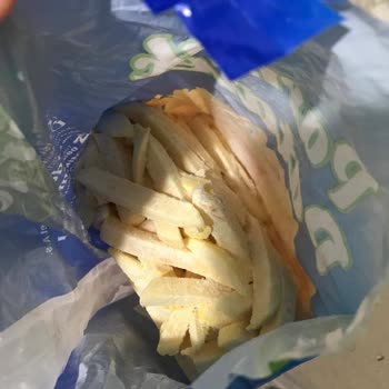 Şok Marketler Dondurulmuş Patates Paketinde Böcek Bulundu