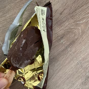 Magnum Minide Kötü Tat Görüntü Ve Tuhaflık
