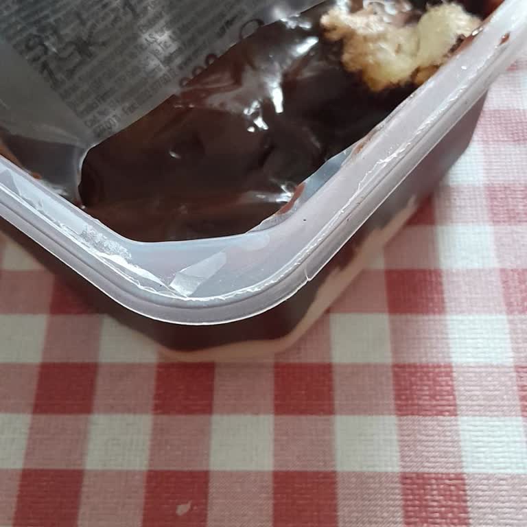 Hakmar'ın Her Şubede Bozuk Çıkan Tatlıları