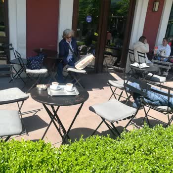 Kahve Dünyası Pislik İçinde Bir Mekan
