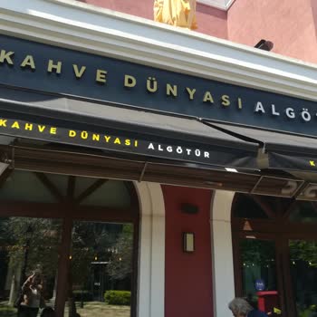 Kahve Dünyası Pislik İçinde Bir Mekan