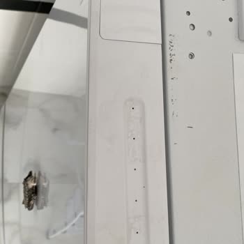 Arçelik Marka Buzdolabı Üretim Hatası Veya Gelirken Çizilmesi