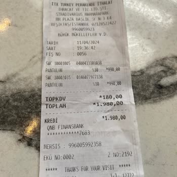 Stradivarius Yeni Pantolonumun Rengi Attı, Mağaza İlgisiz Kaldı!