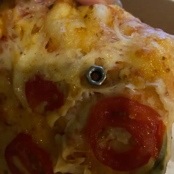 Pizza Locale Pizzadan Civata Çıktı