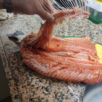 Anpa Gross Market Anpa Gross Bozuk Yerli Somon Satılıyor.