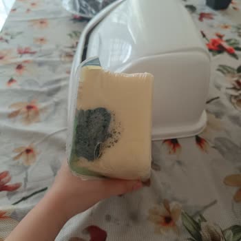 BİM Küflenmiş Ürünü Satışa Sunması.