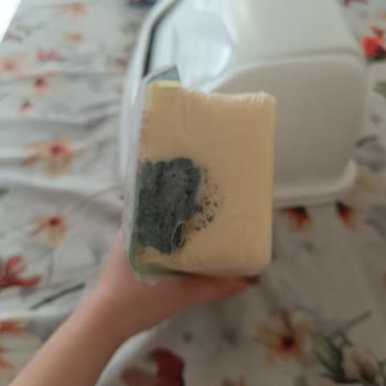 BİM Küflenmiş Ürünü Satışa Sunması.