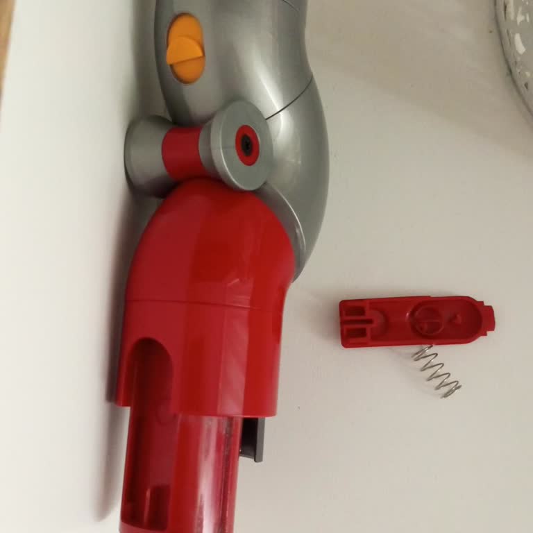 Dyson V10 Mobilya Altı Adaptörüm Kırıldı.