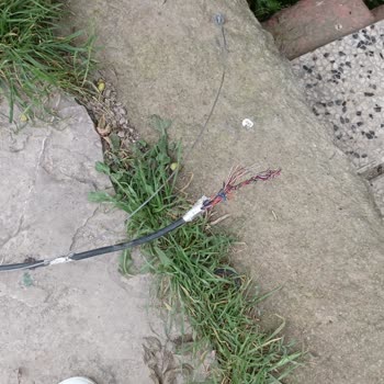 Ulaştırma ve Altyapı Bakanlığı Çalışan Ustalar (! ) Elektrik Ve İnternet Kablolarını Kopardılar