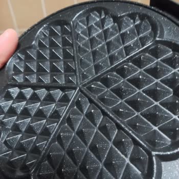 Korkmaz Mutfak Eşyaları Korkmaz Waffle Makinemin 3 Kullanımda Yüzey Kaplaması Soyuldu
