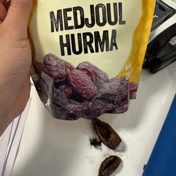 BİM Hurma Simbat Marka Simsiyah Çıktı.