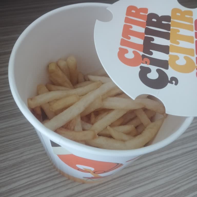 Burger King Patates Kova İstedim Ama Azıcık Koymuşlar