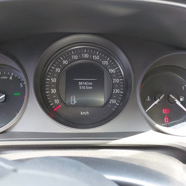 Renault Megane 4 Gösterge Cam Çatlağı