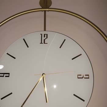 MetaQuartz Aksesuar (metasery) Metaquartz Saat Durduk Yere Çatladı